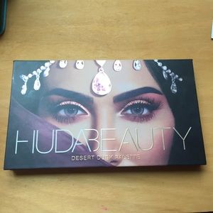 Huda Beauty Desert Dusk Palette ON HOLD